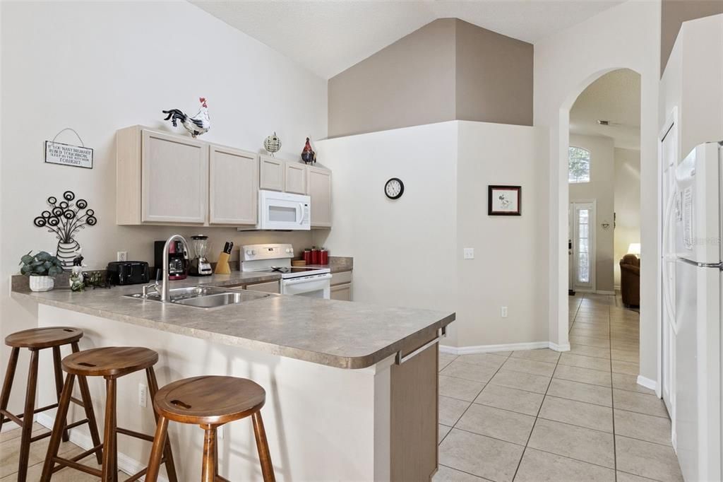 На продажу: $375,000 (4 спален, 3 ванн, 1940 Квадратных фут)