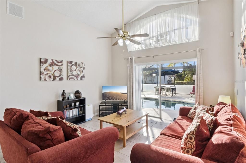 На продажу: $375,000 (4 спален, 3 ванн, 1940 Квадратных фут)