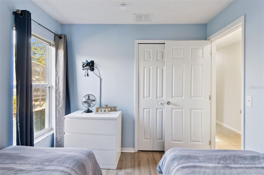 На продажу: $375,000 (4 спален, 3 ванн, 1940 Квадратных фут)