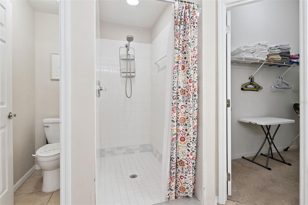 На продажу: $375,000 (4 спален, 3 ванн, 1940 Квадратных фут)