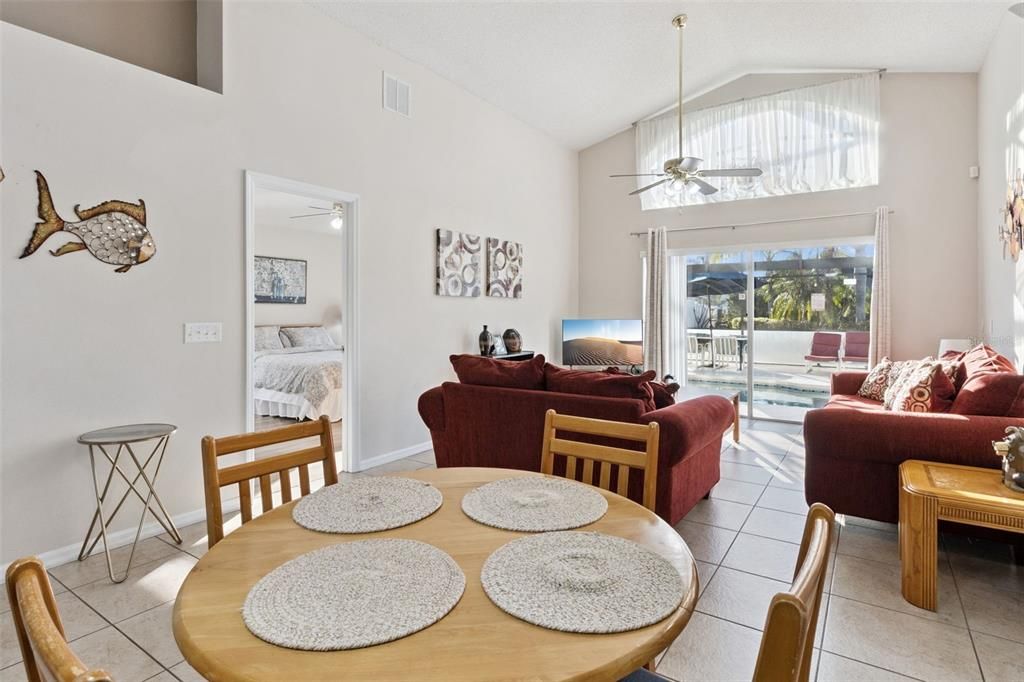 На продажу: $375,000 (4 спален, 3 ванн, 1940 Квадратных фут)