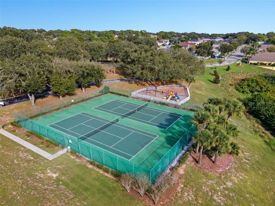 На продажу: $375,000 (4 спален, 3 ванн, 1940 Квадратных фут)