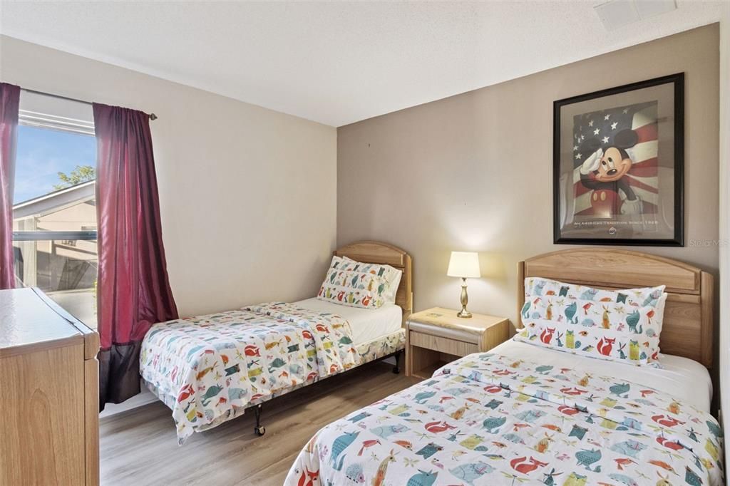 На продажу: $375,000 (4 спален, 3 ванн, 1940 Квадратных фут)