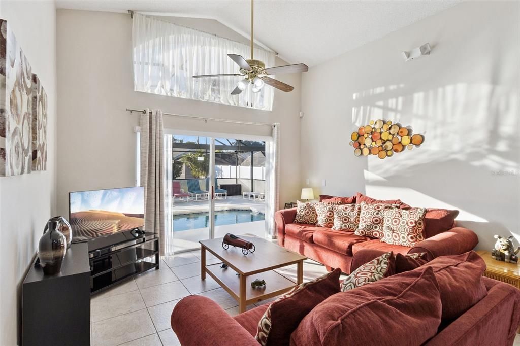 На продажу: $375,000 (4 спален, 3 ванн, 1940 Квадратных фут)