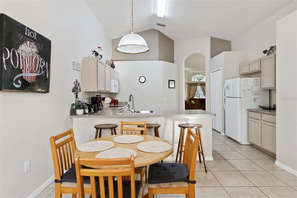 На продажу: $375,000 (4 спален, 3 ванн, 1940 Квадратных фут)