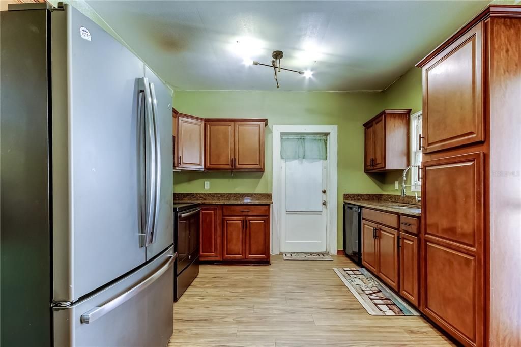 En Venta: $335,000 (4 camas, 2 baños, 1756 Pies cuadrados)