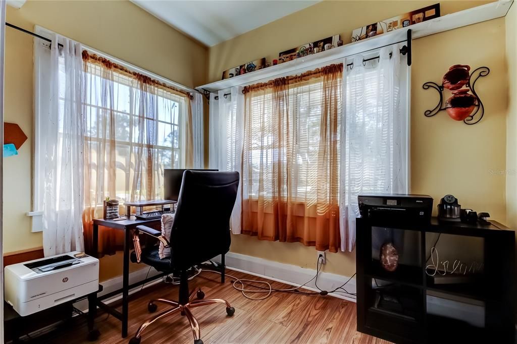 En Venta: $335,000 (4 camas, 2 baños, 1756 Pies cuadrados)