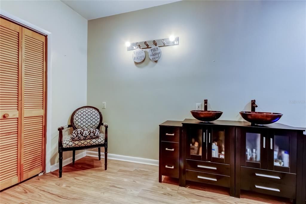 En Venta: $335,000 (4 camas, 2 baños, 1756 Pies cuadrados)