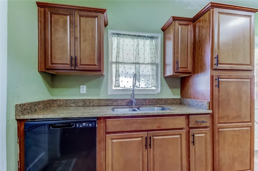 En Venta: $335,000 (4 camas, 2 baños, 1756 Pies cuadrados)