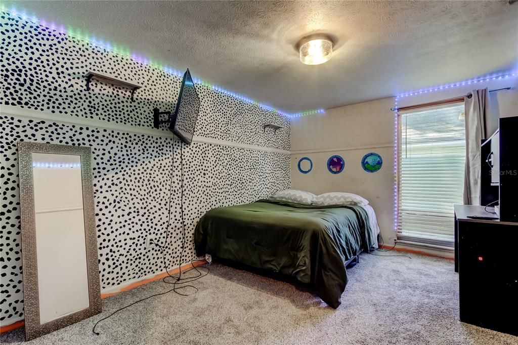 En Venta: $335,000 (4 camas, 2 baños, 1756 Pies cuadrados)