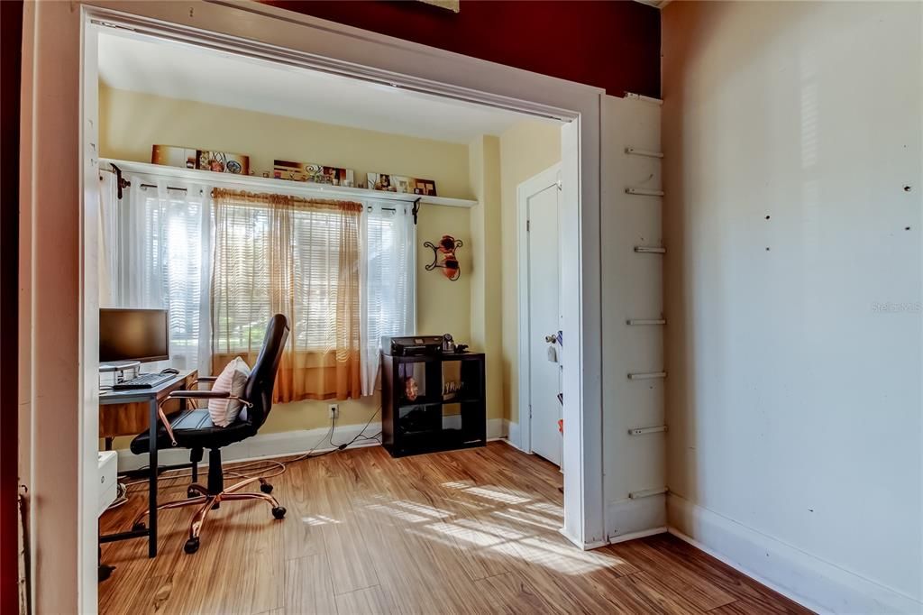 En Venta: $335,000 (4 camas, 2 baños, 1756 Pies cuadrados)