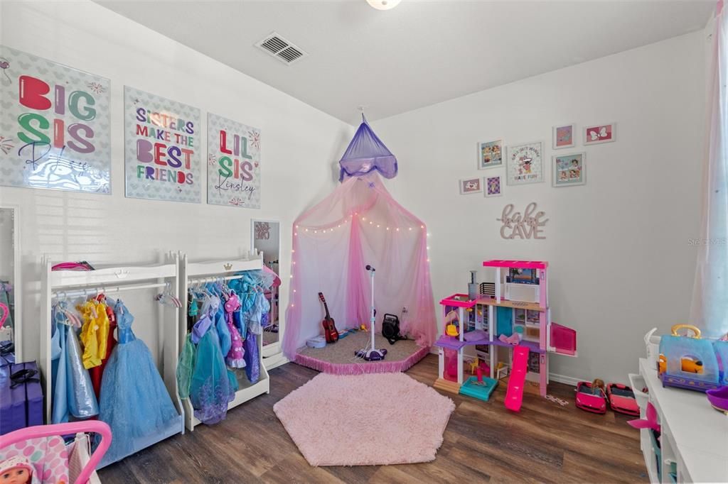 For Sale: $380,000 (4 beds, 2 baths, 2612 Square Feet)