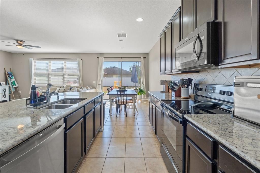 For Sale: $380,000 (4 beds, 2 baths, 2612 Square Feet)