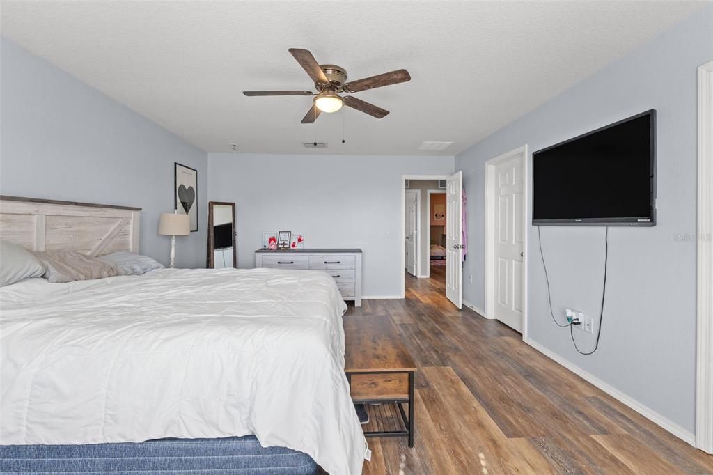 For Sale: $380,000 (4 beds, 2 baths, 2612 Square Feet)