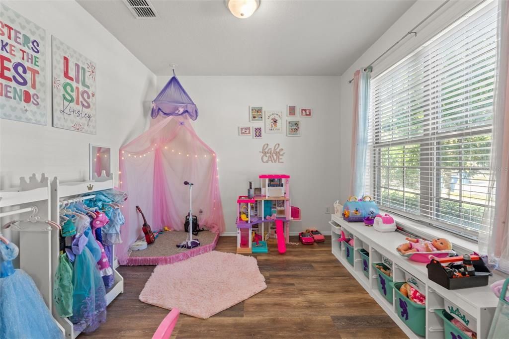 For Sale: $380,000 (4 beds, 2 baths, 2612 Square Feet)