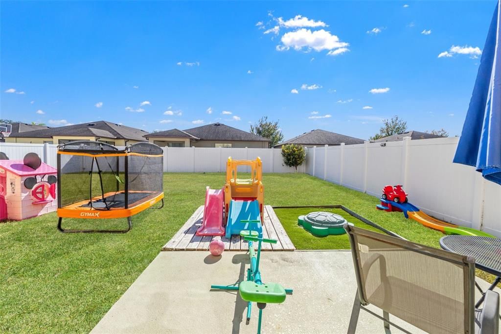 For Sale: $380,000 (4 beds, 2 baths, 2612 Square Feet)