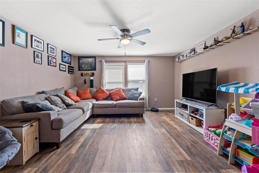 For Sale: $380,000 (4 beds, 2 baths, 2612 Square Feet)