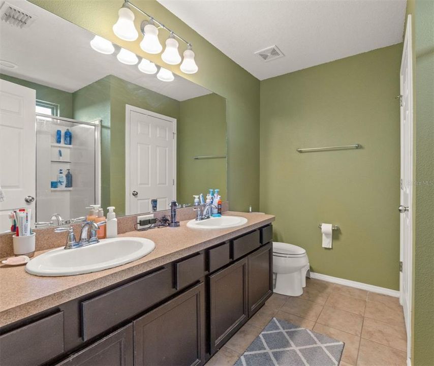 For Sale: $380,000 (4 beds, 2 baths, 2612 Square Feet)