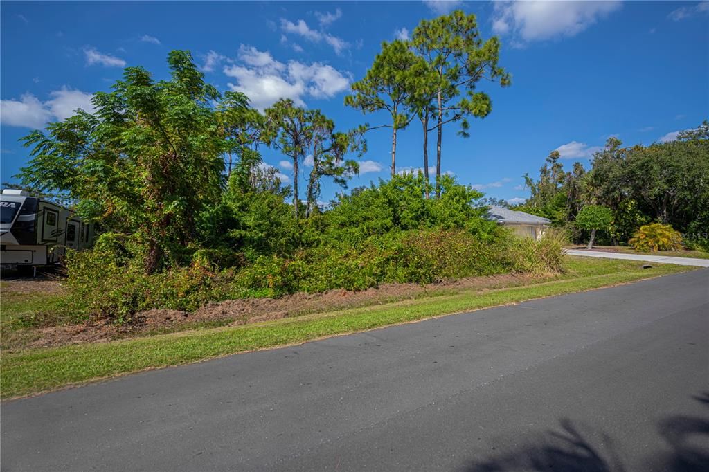 待售: $75,000 (0.18 acres)