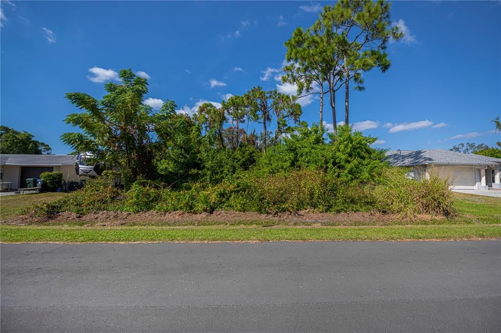 待售: $75,000 (0.18 acres)