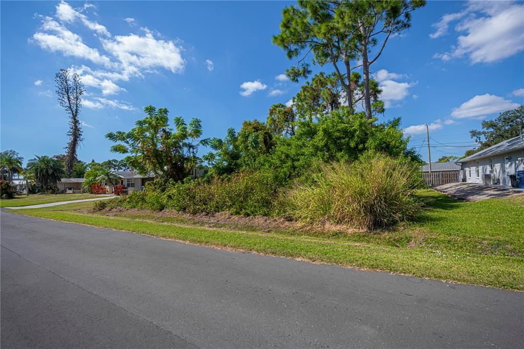 待售: $75,000 (0.18 acres)