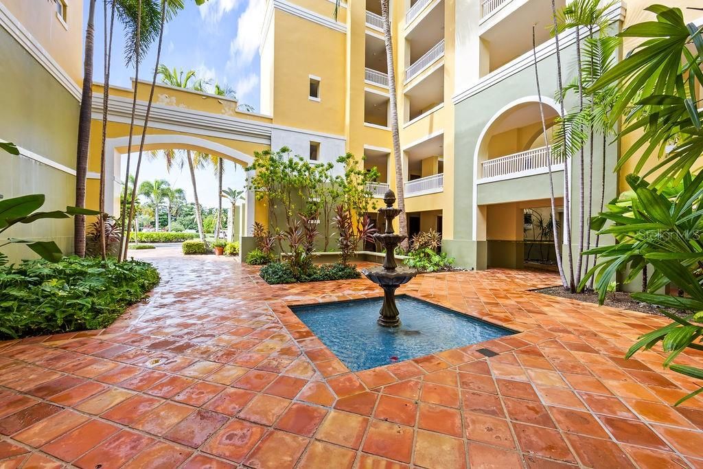 For Sale: $650,000 (2 beds, 1 baths, 1140 Square Feet)