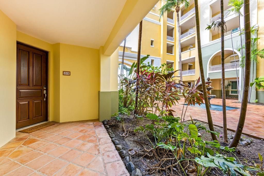 For Sale: $650,000 (2 beds, 1 baths, 1140 Square Feet)