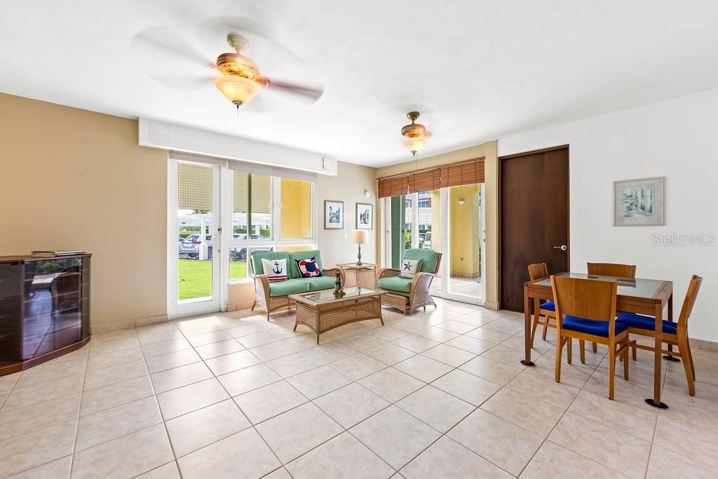 For Sale: $650,000 (2 beds, 1 baths, 1140 Square Feet)