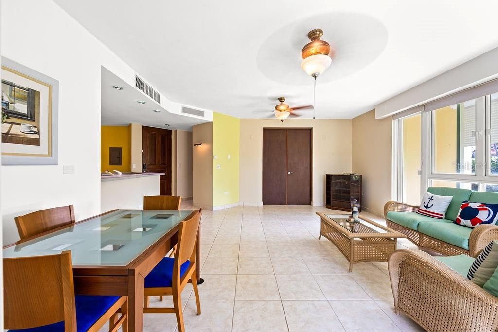 For Sale: $650,000 (2 beds, 1 baths, 1140 Square Feet)