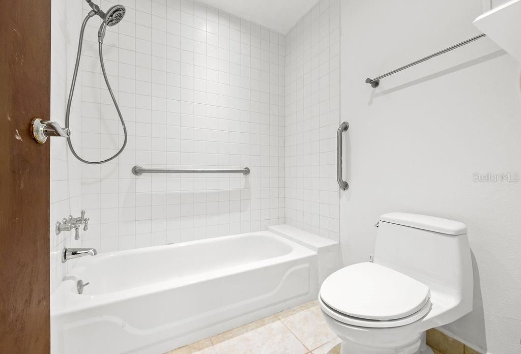 For Sale: $650,000 (2 beds, 1 baths, 1140 Square Feet)