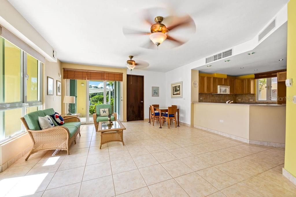 For Sale: $650,000 (2 beds, 1 baths, 1140 Square Feet)