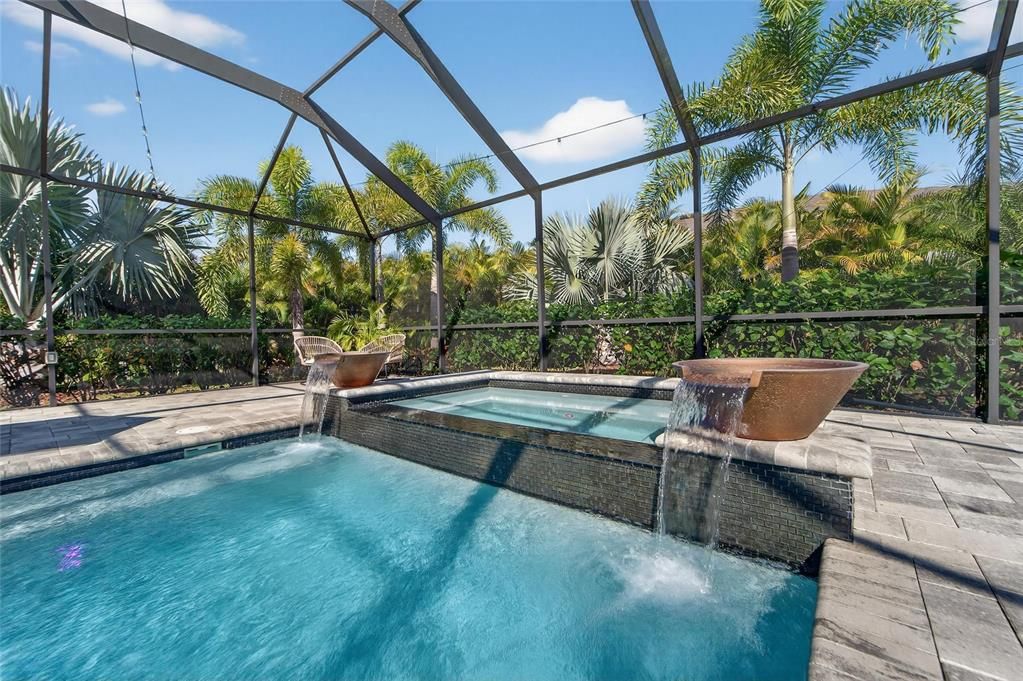 合同活跃: $615,000 (4 贝兹, 2 浴室, 2484 平方英尺)