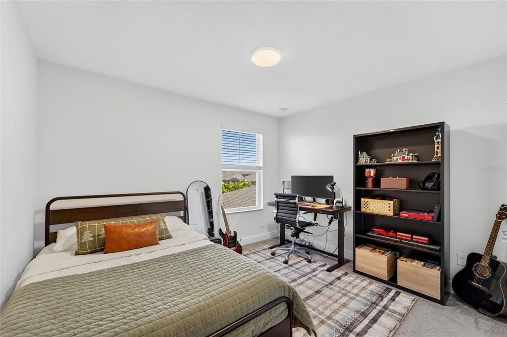 合同活跃: $615,000 (4 贝兹, 2 浴室, 2484 平方英尺)