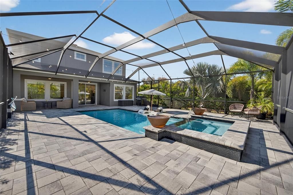 合同活跃: $615,000 (4 贝兹, 2 浴室, 2484 平方英尺)