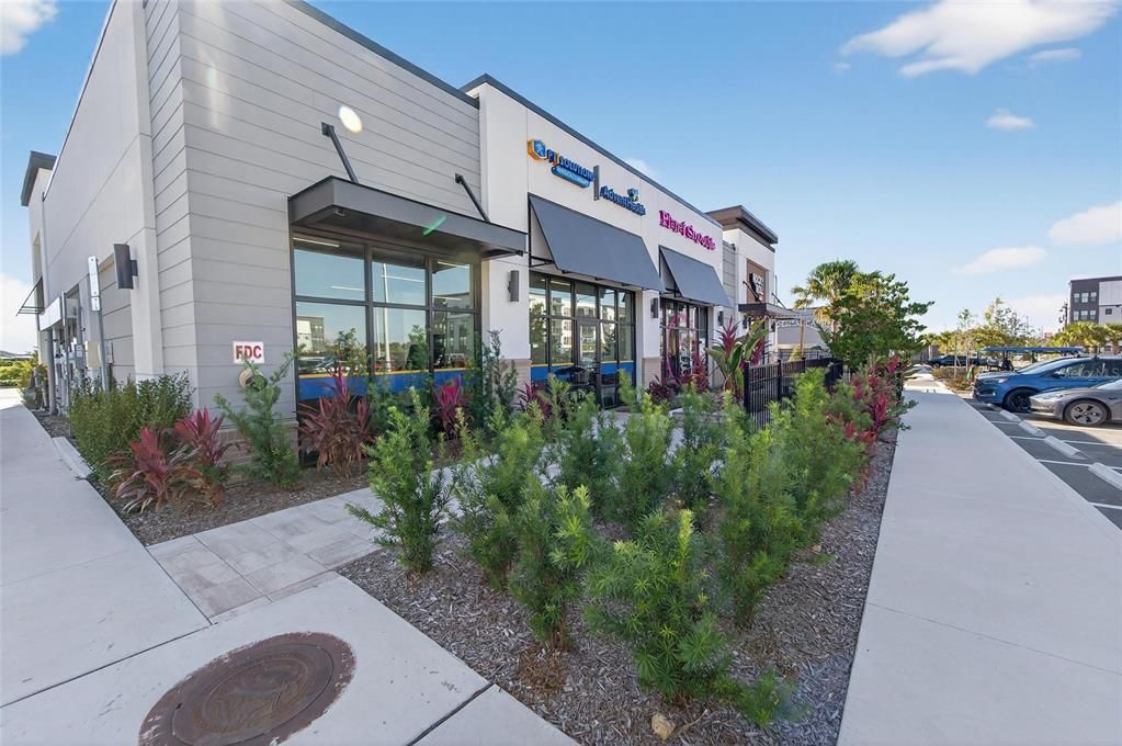 合同活跃: $615,000 (4 贝兹, 2 浴室, 2484 平方英尺)