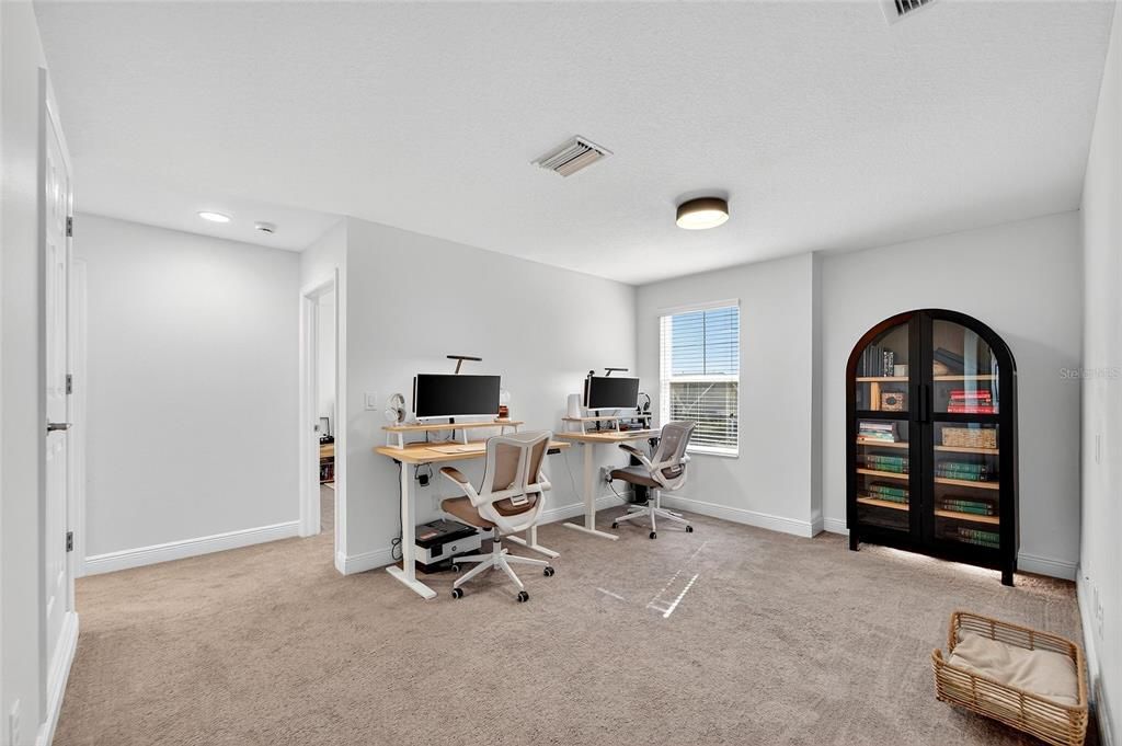 合同活跃: $615,000 (4 贝兹, 2 浴室, 2484 平方英尺)