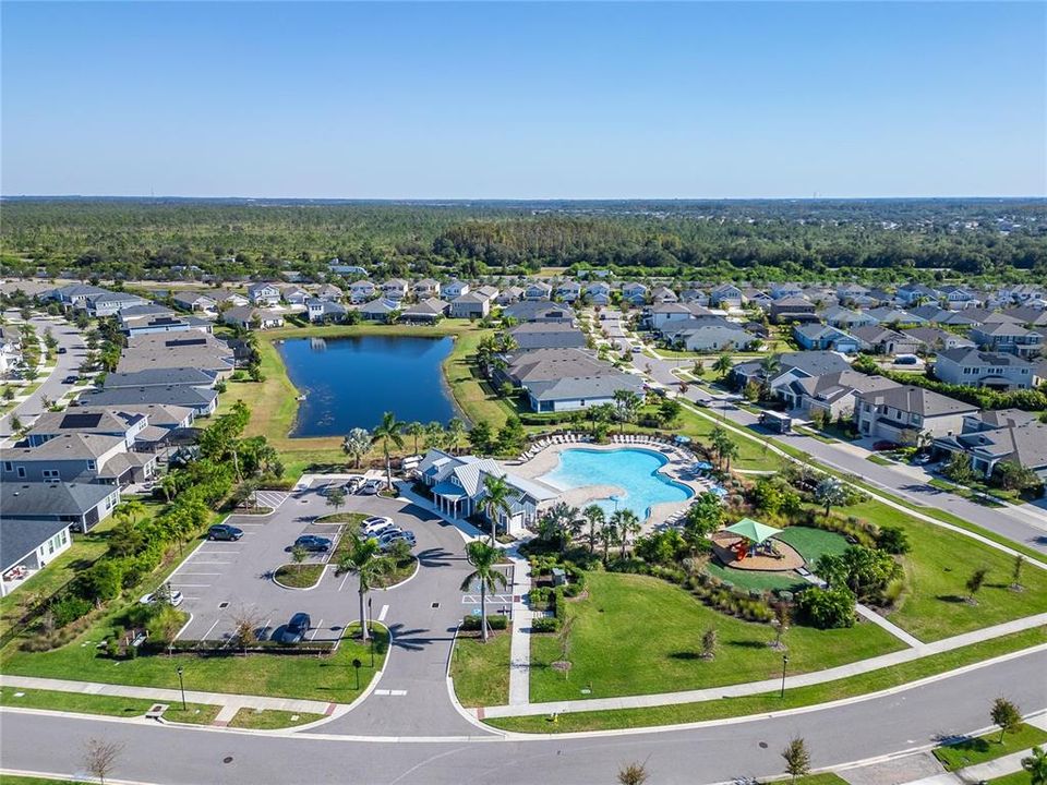 合同活跃: $615,000 (4 贝兹, 2 浴室, 2484 平方英尺)