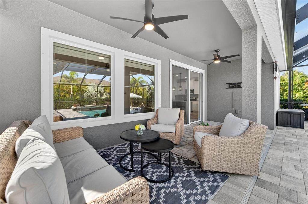 合同活跃: $615,000 (4 贝兹, 2 浴室, 2484 平方英尺)