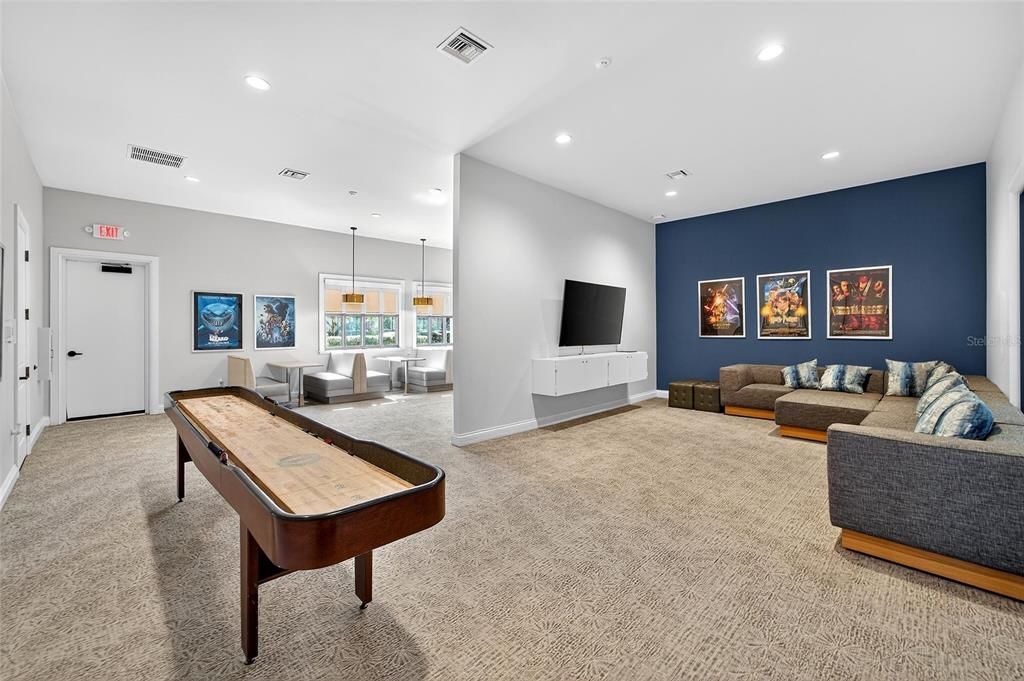 合同活跃: $615,000 (4 贝兹, 2 浴室, 2484 平方英尺)