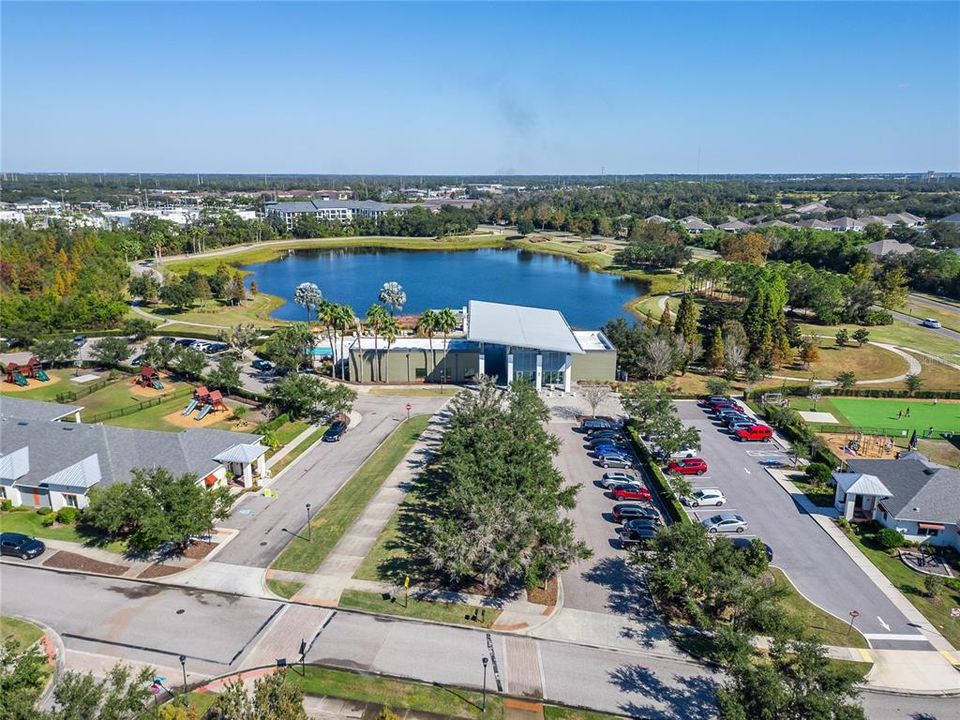 合同活跃: $615,000 (4 贝兹, 2 浴室, 2484 平方英尺)