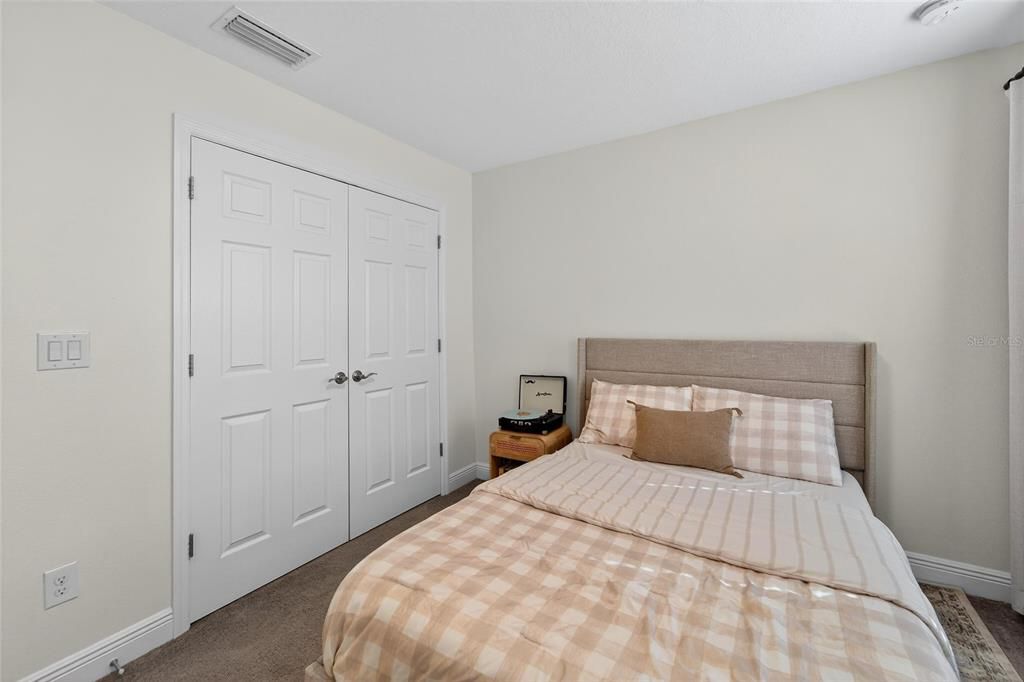 合同活跃: $615,000 (4 贝兹, 2 浴室, 2484 平方英尺)