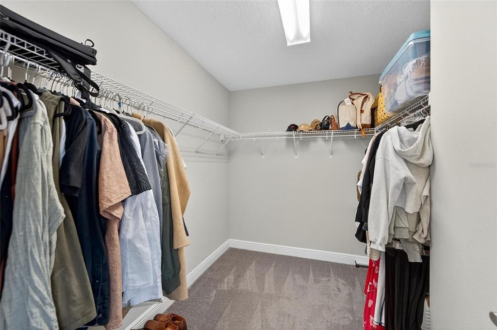 合同活跃: $615,000 (4 贝兹, 2 浴室, 2484 平方英尺)