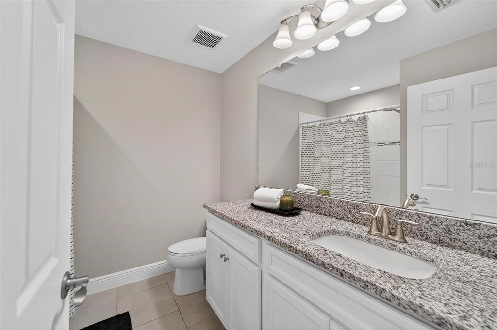 合同活跃: $615,000 (4 贝兹, 2 浴室, 2484 平方英尺)