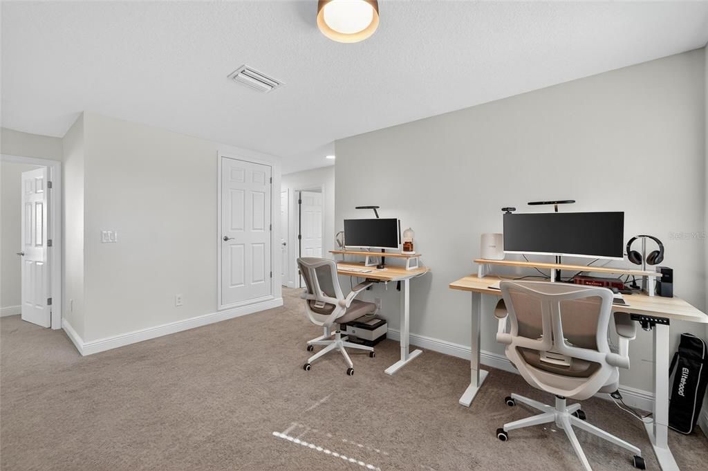 合同活跃: $615,000 (4 贝兹, 2 浴室, 2484 平方英尺)