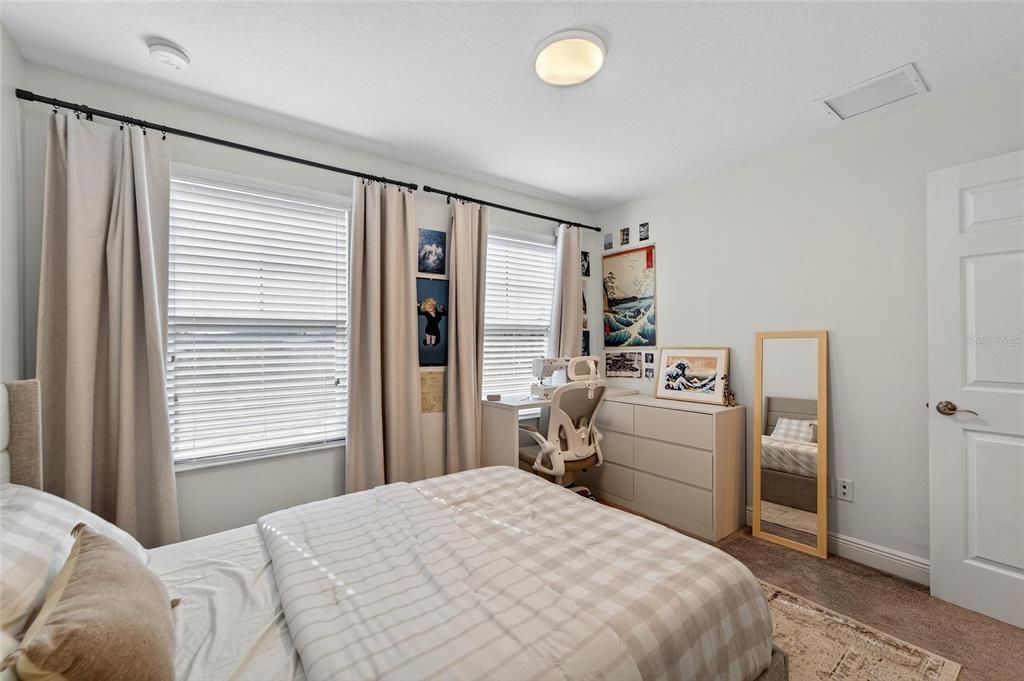 合同活跃: $615,000 (4 贝兹, 2 浴室, 2484 平方英尺)