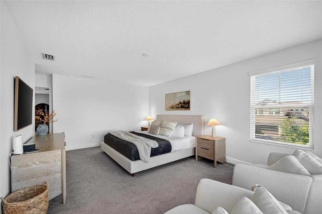 合同活跃: $615,000 (4 贝兹, 2 浴室, 2484 平方英尺)