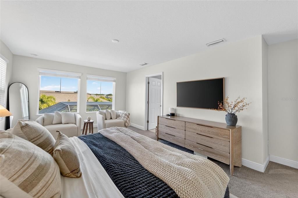 合同活跃: $615,000 (4 贝兹, 2 浴室, 2484 平方英尺)