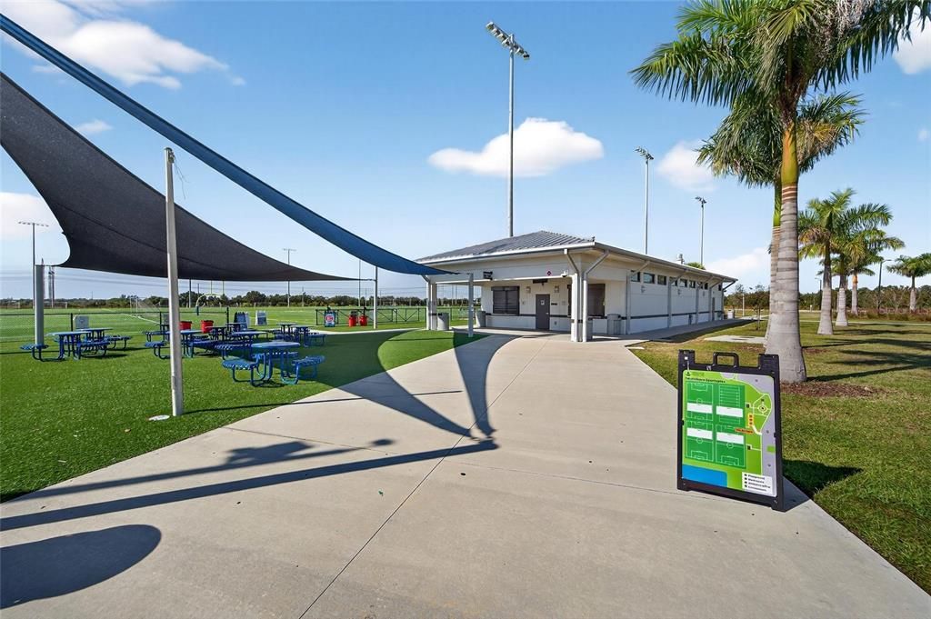 合同活跃: $615,000 (4 贝兹, 2 浴室, 2484 平方英尺)