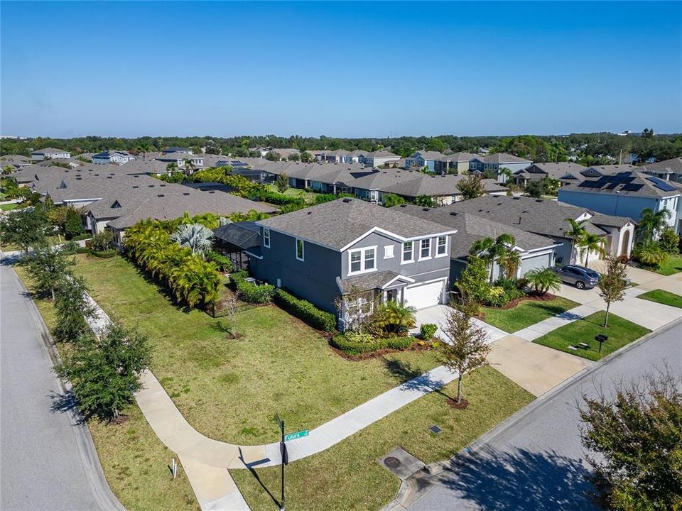 合同活跃: $615,000 (4 贝兹, 2 浴室, 2484 平方英尺)