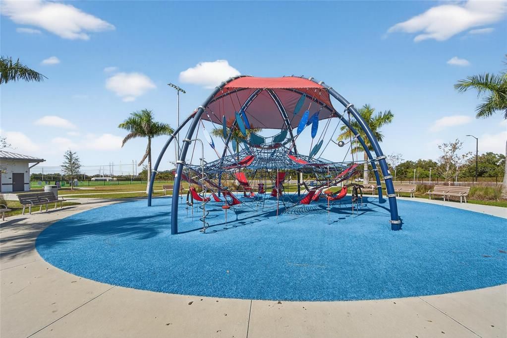 合同活跃: $615,000 (4 贝兹, 2 浴室, 2484 平方英尺)